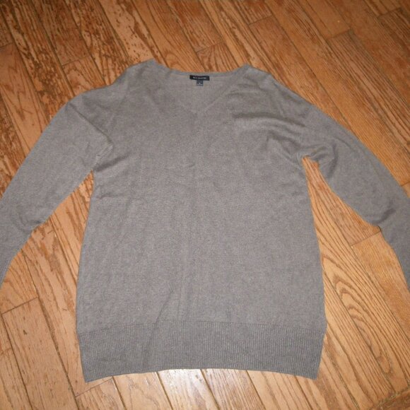 Women's Silk & Cashmere Blend V-Neck Sweater - Picture 1 of 2